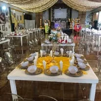 Equipo y montaje en salón de eventos